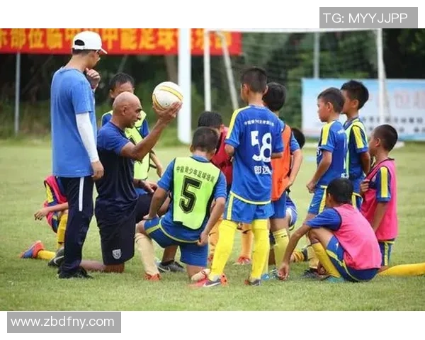 陈芳独家分享足球心得与技巧助你提升球技与战术理解